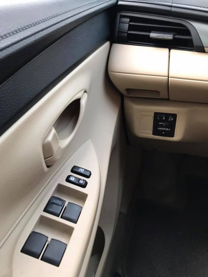 Cần bán gấp Toyota Vios 2017 bản E màu trắng