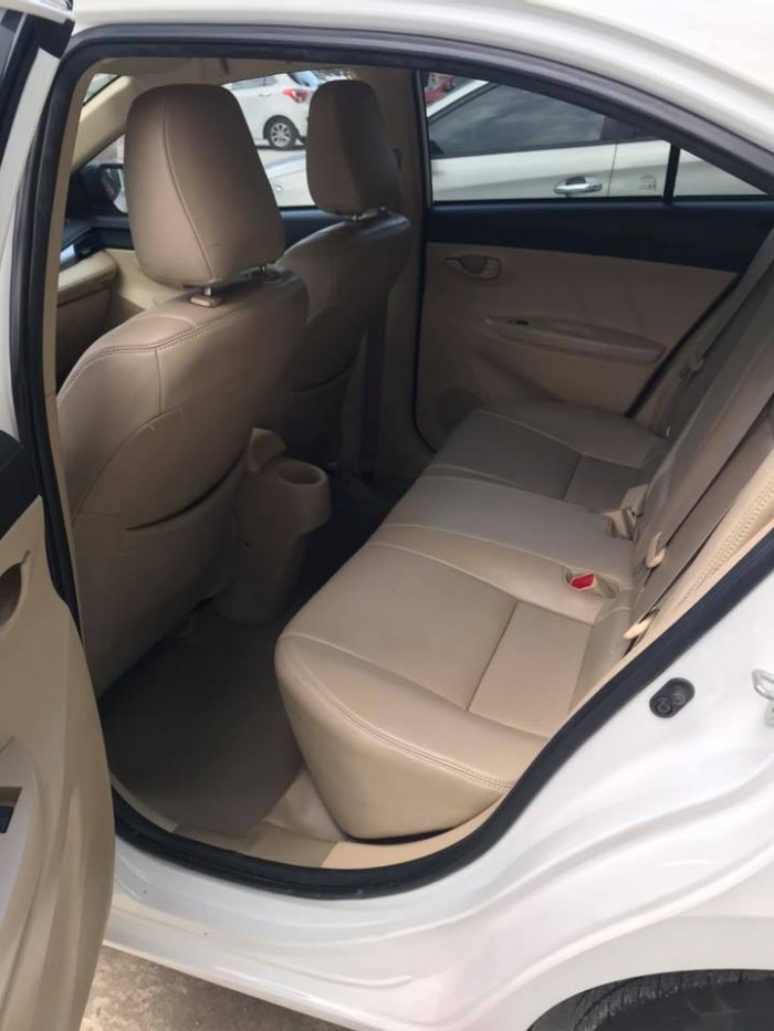 Cần bán gấp Toyota Vios 2017 bản E màu trắng