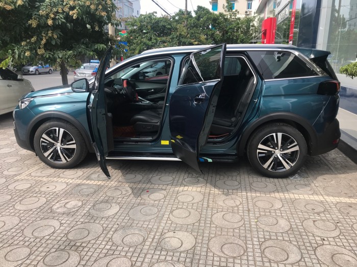 Độ xe Peugeot 5008 Full option tại Thái Nguyên