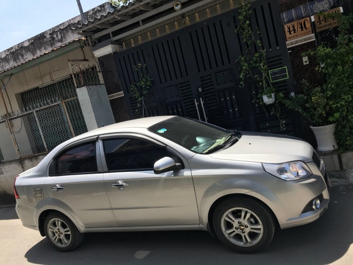 Bán Chevrolet Aveo 2017 số sàn màu bạc xe gia đình ít đi