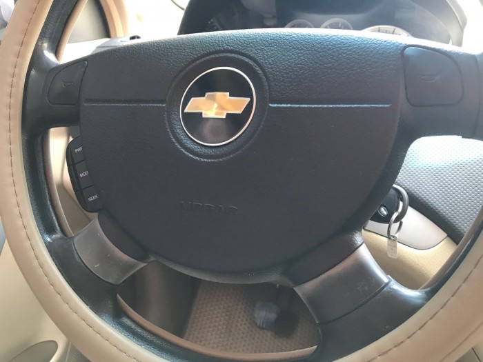 Bán Chevrolet Aveo 2017 số sàn màu bạc xe gia đình ít đi