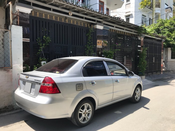 Bán Chevrolet Aveo 2017 số sàn màu bạc xe gia đình ít đi