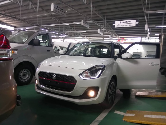 Xe Suzuki Swift 2019 màu trắng 3