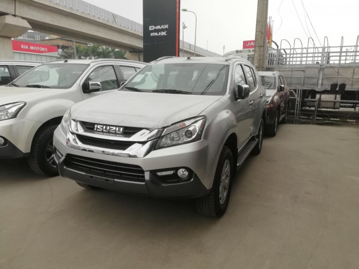 ISUZU 7 CHỖ MUX PREMIUM 2 CẦU 4x4 AT