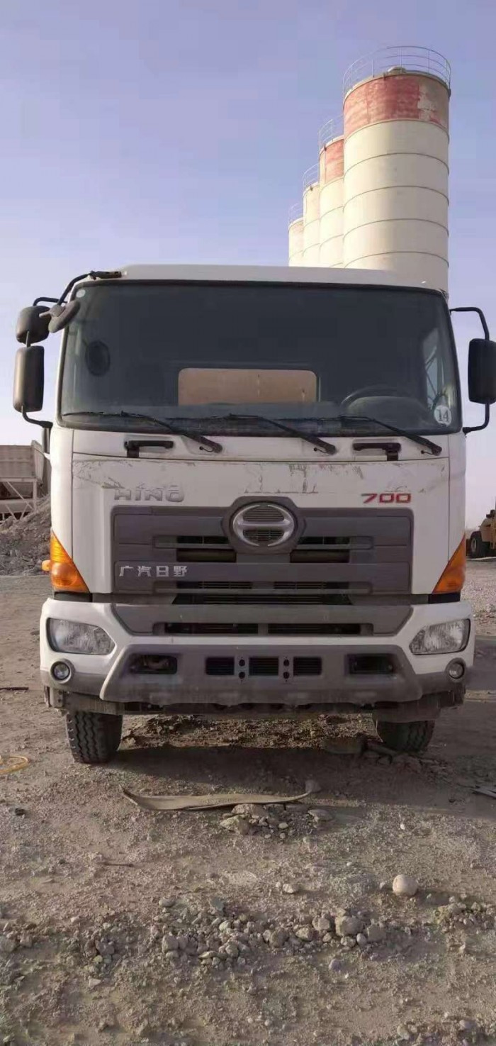 Xe trộn Bê Tông hino