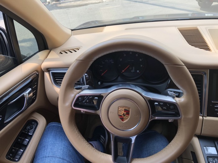 Bán em Porsche Macan 2.0 turbo 2015 màu đen số tự động 7 cấp