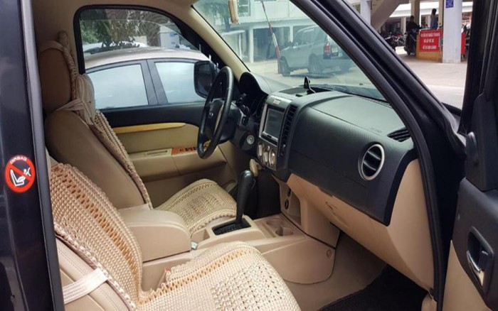 Bán gấp Ford Everest 2012 tự động máy dầu