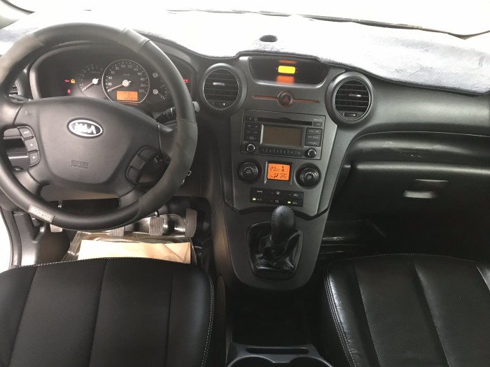 Bán Kia Carens EX 2.0MT màu bạc số sàn sản xuất 2014 biển Bình Dương
