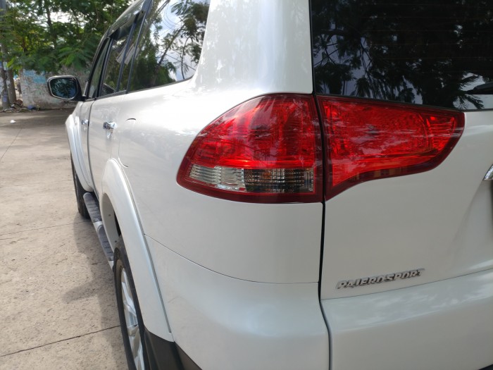 Bán Mitsubishi PaJero Sport 2016 số sàn máy dầu màu trắng Ngọc Trinh