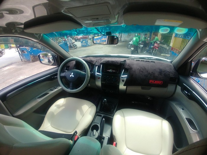 Bán Mitsubishi PaJero Sport 2016 số sàn máy dầu màu trắng Ngọc Trinh