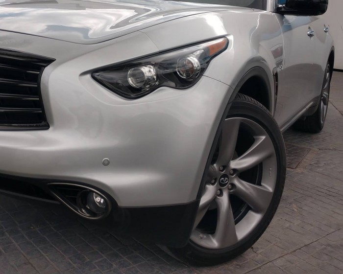 Cần tiền bán gấp xe Infiniti qx70 2016 .Xe màu bạc