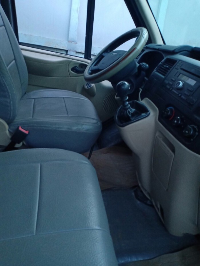 Nhà xe dư cần bán xe Ford Transit Van 2015,xe 6 chỗ