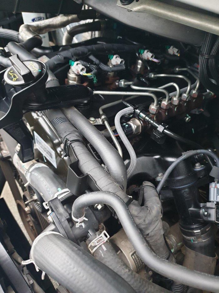 Nhà xe dư cần bán xe Ford Transit Van 2015,xe 6 chỗ