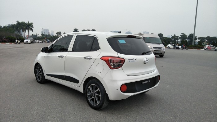 Cần bán xe i10 , bản full , sx 2017, số tự động