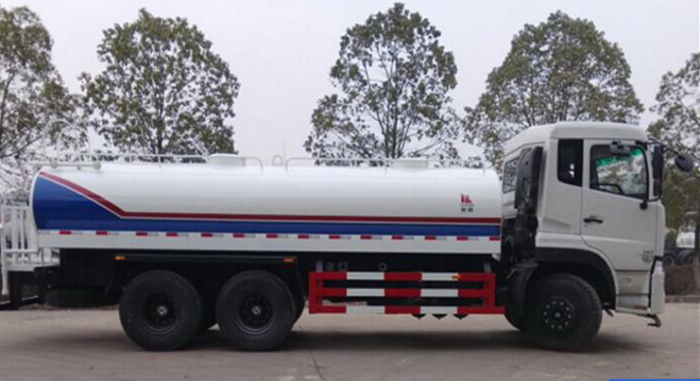 Xe phun nước rửa đường tưới cây Dongfeng 3 chân, 13 khối