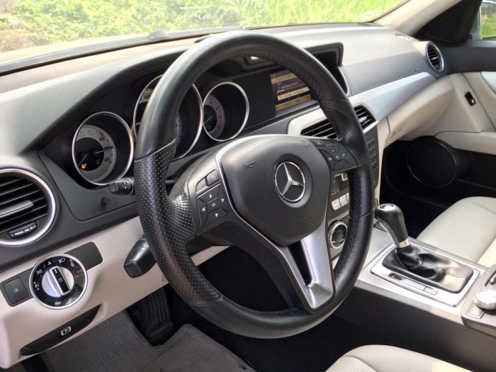 Bán xe Mercedes C200 2012 màu xám số tự động tên tư nhân biển TP