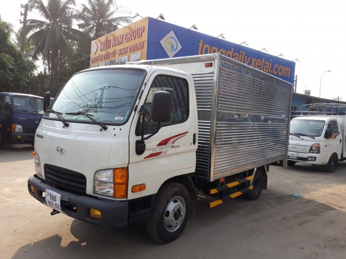 Hyundai 2.5 Tấn Thùng Kín Inox