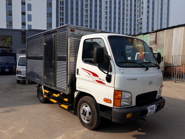 Hyundai 2.5 Tấn Thùng Kín Inox