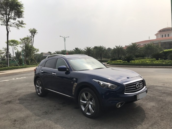 Bán Infiniti QX70 Nhập Nhật 2016  bản 3.7 tự động xanh đen duy nhất sài gòn.