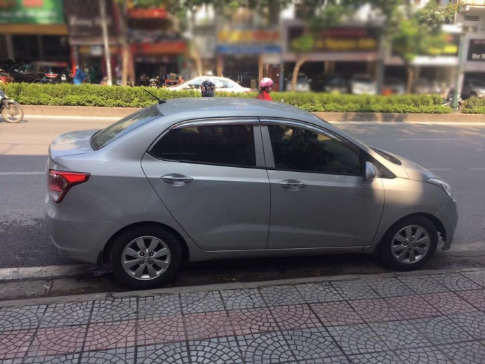 Bán gấp Huyndai I10 màu bạc đời 2016. Xe số sàn