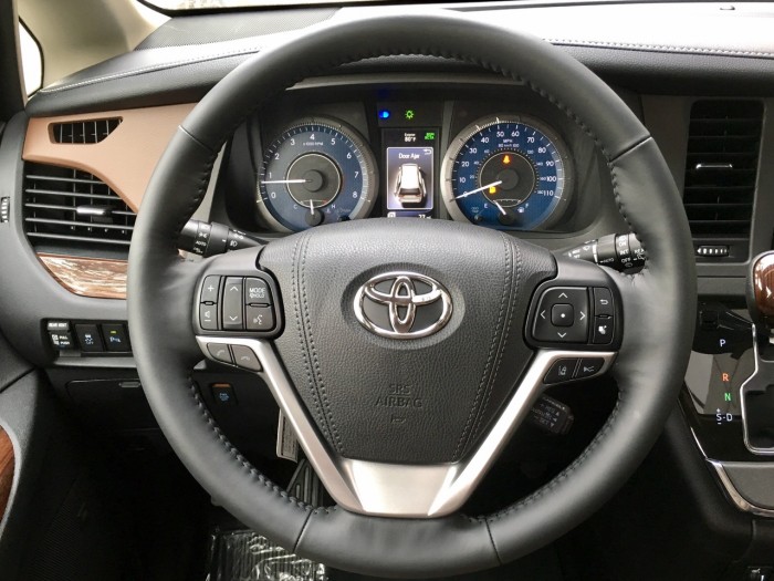 Bán Toyota Sienna Limited sản xuất 2018 giá tốt