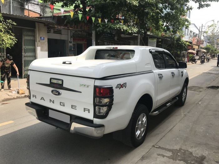 Bán Ford Ranger XLT 2014 hai cầu máy dầu màu Trắng xe zin cực đẹp