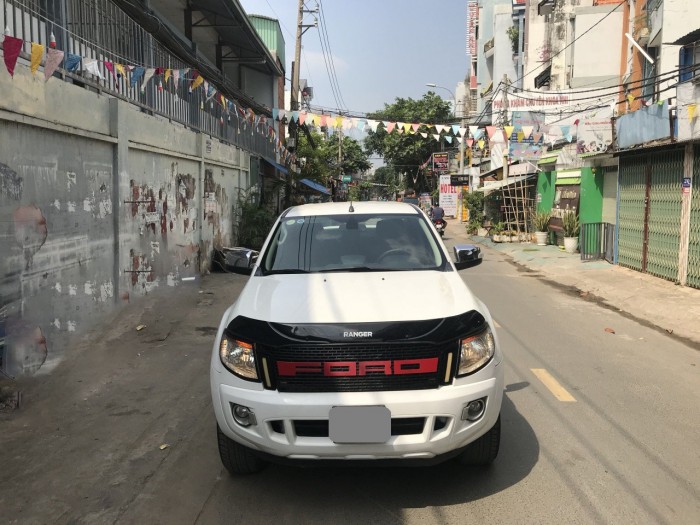 Bán Ford Ranger XLT 2014 hai cầu máy dầu màu Trắng xe zin cực đẹp