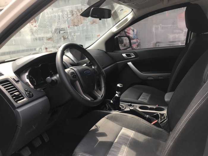 Bán Ford Ranger XLT 2014 hai cầu máy dầu màu Trắng xe zin cực đẹp