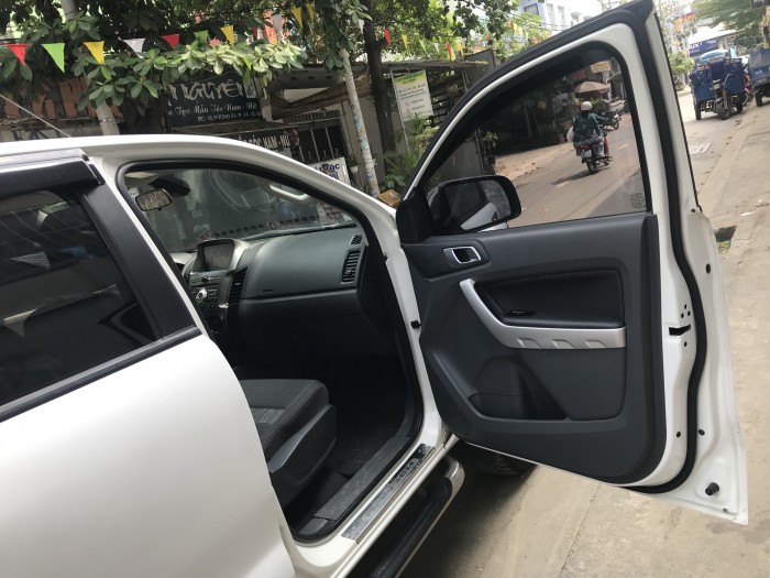 Bán Ford Ranger XLT 2014 hai cầu máy dầu màu Trắng xe zin cực đẹp