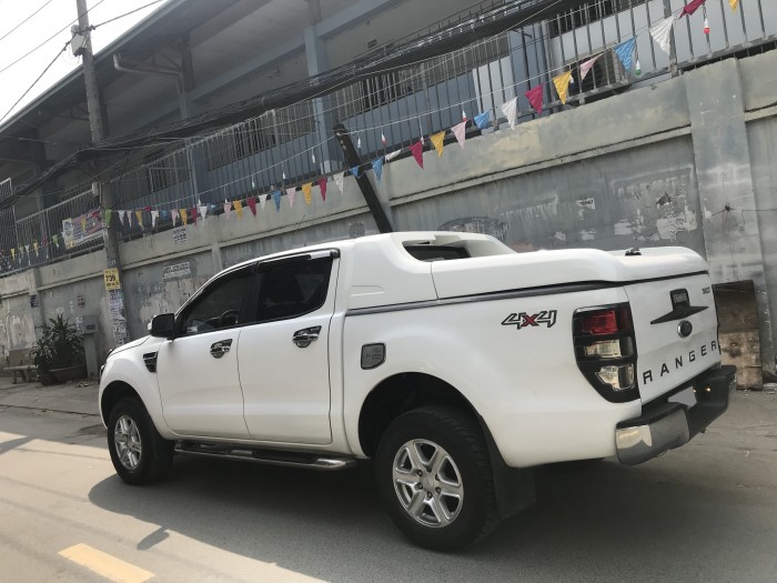 Bán Ford Ranger XLT 2014 hai cầu máy dầu màu Trắng xe zin cực đẹp