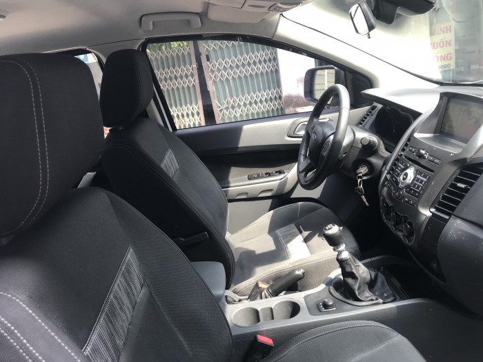Bán Ford Ranger XLT 2014 hai cầu máy dầu màu Trắng xe zin cực đẹp