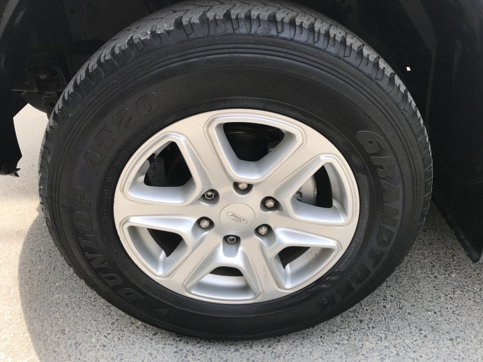 Bán Ford Ranger XLT 2014 hai cầu máy dầu màu Trắng xe zin cực đẹp