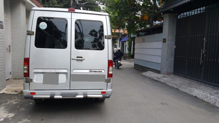 Bán Mercedes Sprinter 311 Bạc đời 2012 máy dầu số sàn 16 chỗ rất mới