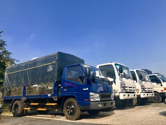 Giá xe tải hyundai 2,5T - tặng 100% LPTB tại Hà Đông