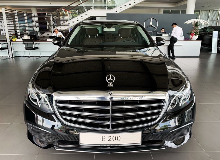 Bán Mercedes-Benz E200 giao ngay trong ngay