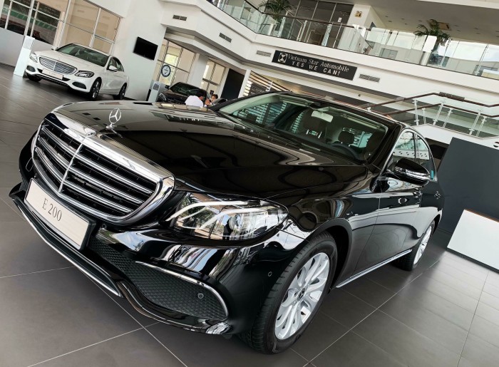Bán Mercedes-Benz E200 giao ngay trong ngay