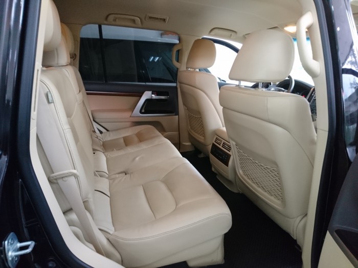 Toyota Land Cruiser VX 4.6 V8 sản xuất 2016 màu đen