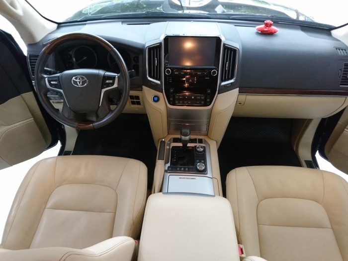 Toyota Land Cruiser VX 4.6 V8 sản xuất 2016 màu đen