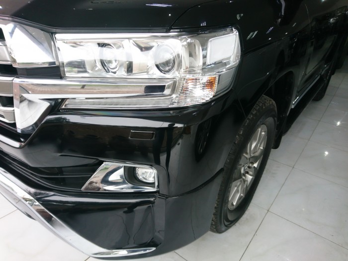 Toyota Land Cruiser VX 4.6 V8 sản xuất 2016 màu đen