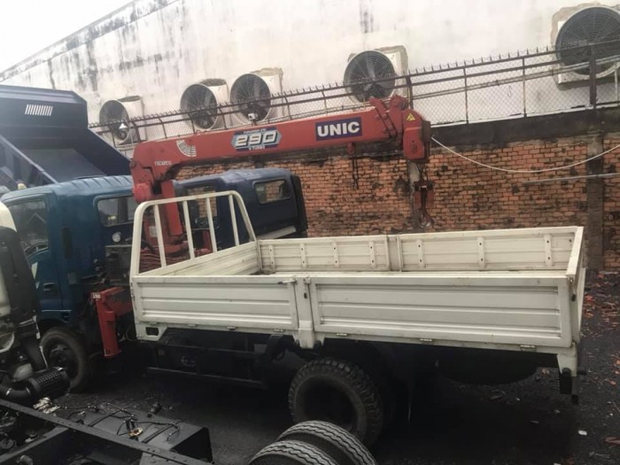 Bán xe tải Cẩu VEAM VT255 Cẩu UNIC 290 4 khúc tải trong 1,6 Tấn