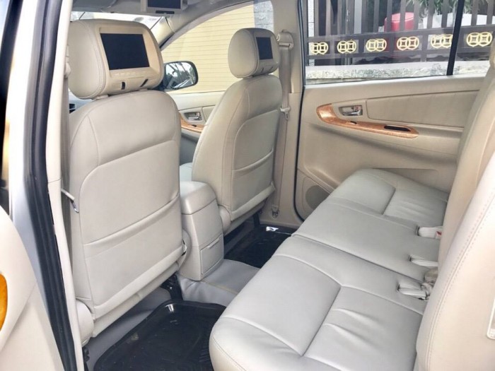 Bán Toyota Innova tự động 2008 màu bạc Zin từng con ốc.