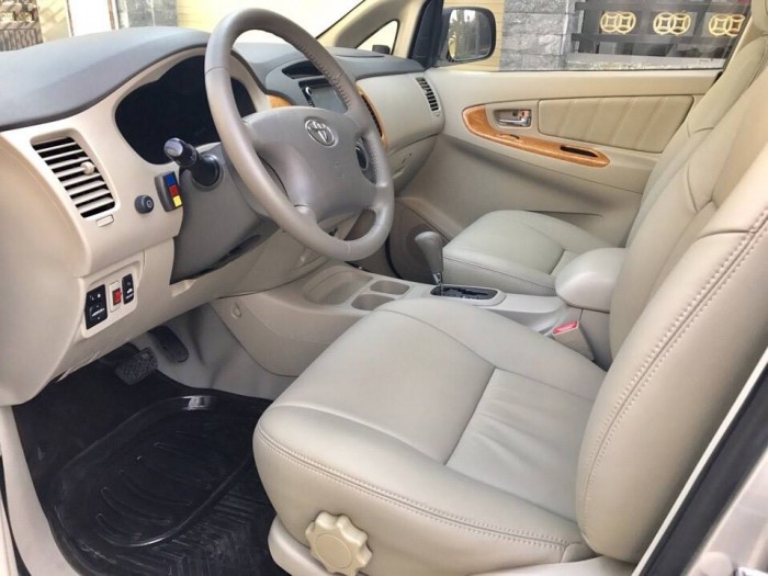 Bán Toyota Innova tự động 2008 màu bạc Zin từng con ốc.