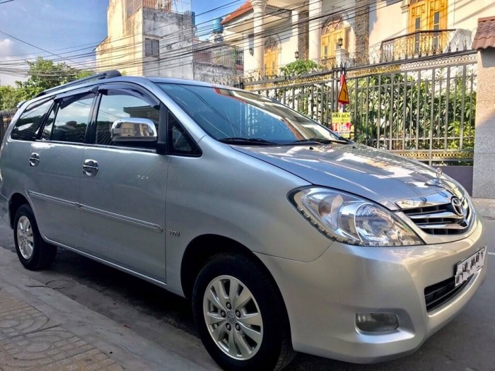 Bán Toyota Innova tự động 2008 màu bạc Zin từng con ốc.