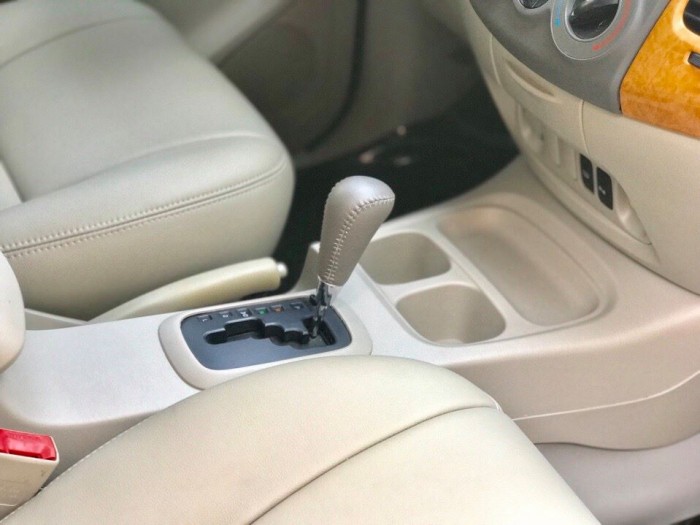 Bán Toyota Innova tự động 2008 màu bạc Zin từng con ốc.