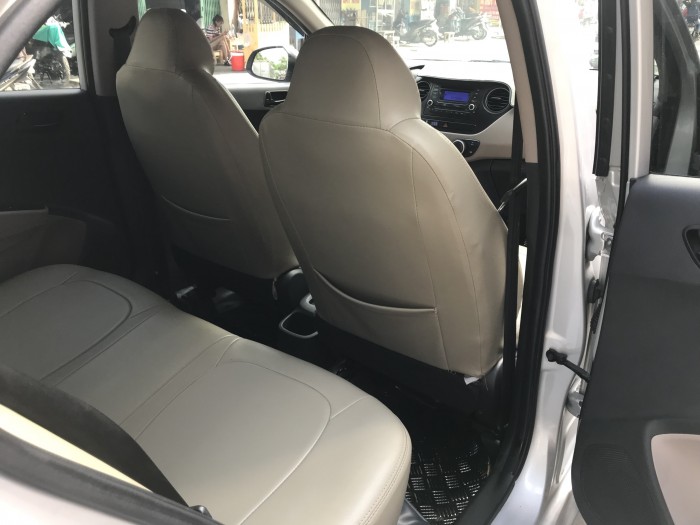 Shop kẹt tiền hàng bán Hyundai I10 số sàn màu bạc 2017 rất mới.