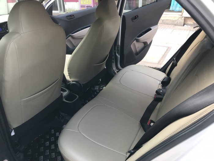 Shop kẹt tiền hàng bán Hyundai I10 số sàn màu bạc 2017 rất mới.