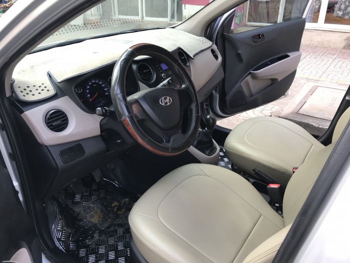 Shop kẹt tiền hàng bán Hyundai I10 số sàn màu bạc 2017 rất mới.