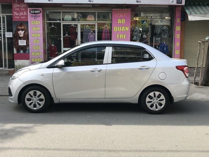 Shop kẹt tiền hàng bán Hyundai I10 số sàn màu bạc 2017 rất mới.