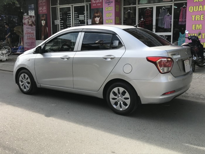Shop kẹt tiền hàng bán Hyundai I10 số sàn màu bạc 2017 rất mới.