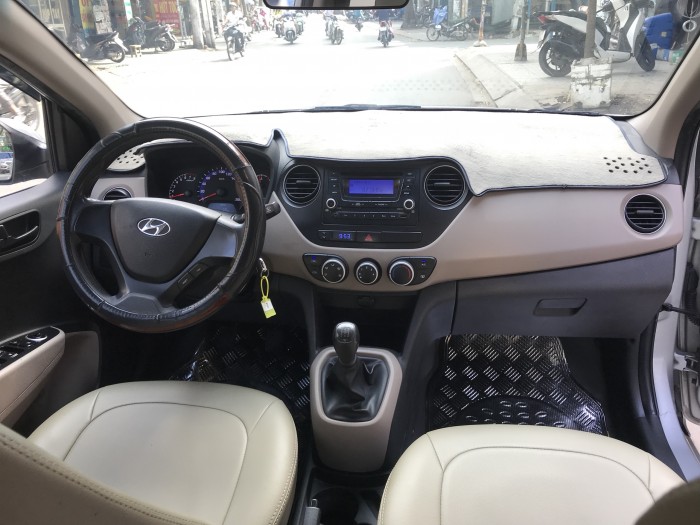 Shop kẹt tiền hàng bán Hyundai I10 số sàn màu bạc 2017 rất mới.